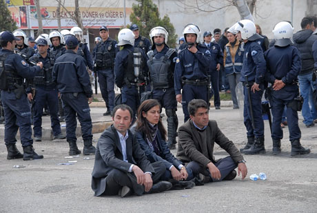 'Sivil itaatsizlik' eylemi ve Polis müdahalesi galerisi resim 3