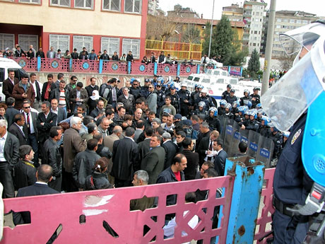 'Sivil itaatsizlik' eylemi ve Polis müdahalesi galerisi resim 4