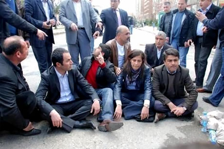 'Sivil itaatsizlik' eylemi ve Polis müdahalesi galerisi resim 40