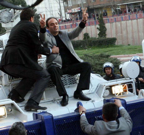 'Sivil itaatsizlik' eylemi ve Polis müdahalesi galerisi resim 54