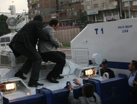 'Sivil itaatsizlik' eylemi ve Polis müdahalesi galerisi resim 55