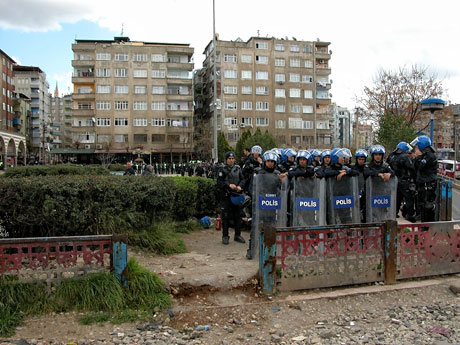 'Sivil itaatsizlik' eylemi ve Polis müdahalesi galerisi resim 9