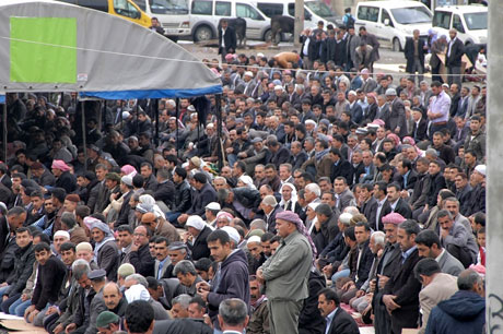 Onbinler 'Sivil Cuma' namazı kıldı galerisi resim 1