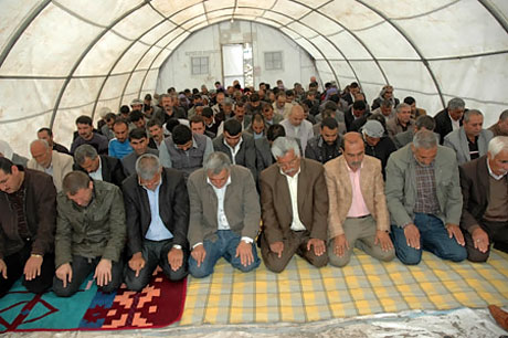 Onbinler 'Sivil Cuma' namazı kıldı galerisi resim 10