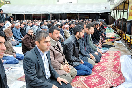 Onbinler 'Sivil Cuma' namazı kıldı galerisi resim 11