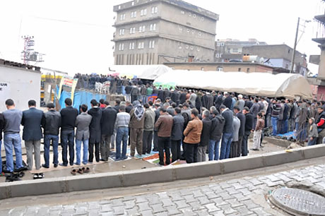 Onbinler 'Sivil Cuma' namazı kıldı galerisi resim 14