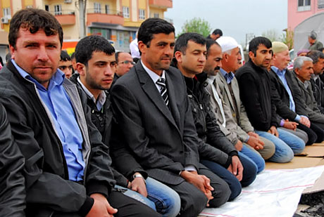 Onbinler 'Sivil Cuma' namazı kıldı galerisi resim 16