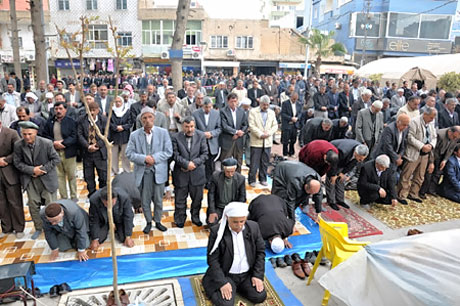 Onbinler 'Sivil Cuma' namazı kıldı galerisi resim 25