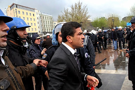 Onbinler 'Sivil Cuma' namazı kıldı galerisi resim 29