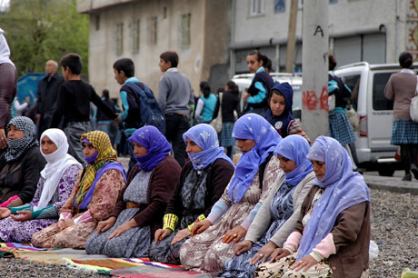 Onbinler 'Sivil Cuma' namazı kıldı galerisi resim 3