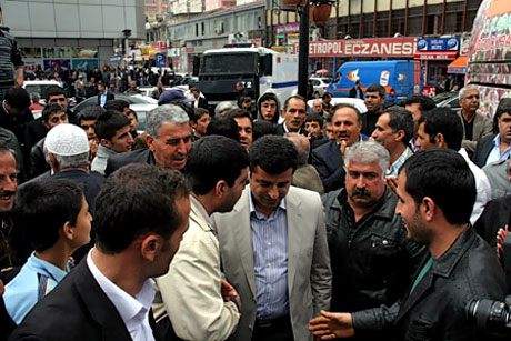 Onbinler 'Sivil Cuma' namazı kıldı galerisi resim 34