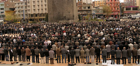 Onbinler 'Sivil Cuma' namazı kıldı galerisi resim 41
