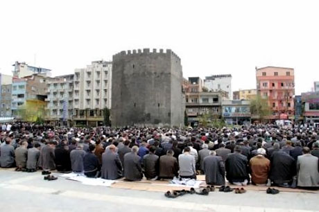 Onbinler 'Sivil Cuma' namazı kıldı galerisi resim 53