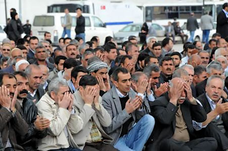 Onbinler 'Sivil Cuma' namazı kıldı galerisi resim 57