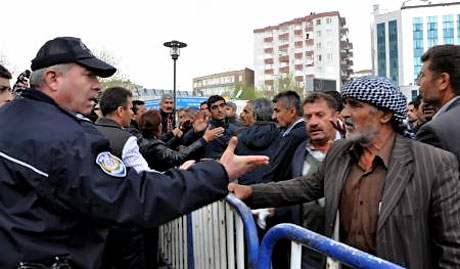 Onbinler 'Sivil Cuma' namazı kıldı galerisi resim 59