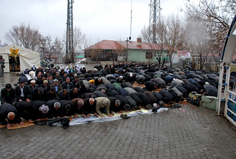 Onbinler 'Sivil Cuma' namazı kıldı galerisi resim 6