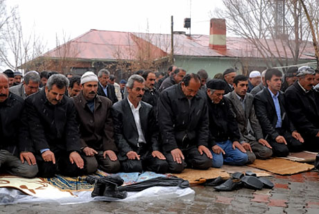 Onbinler 'Sivil Cuma' namazı kıldı galerisi resim 7