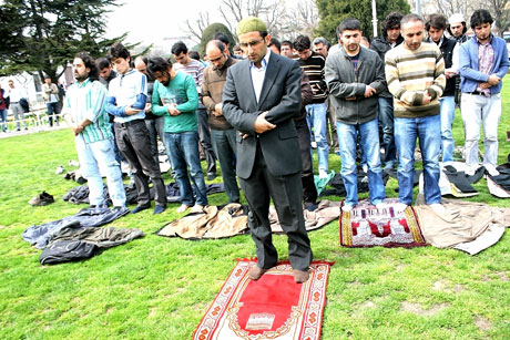 Onbinler 'Sivil Cuma' namazı kıldı galerisi resim 73