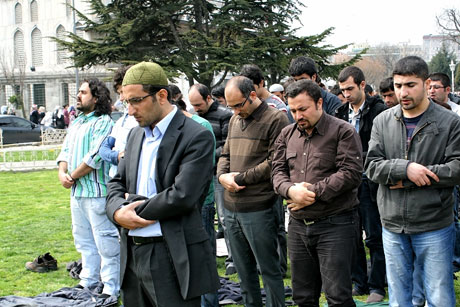 Onbinler 'Sivil Cuma' namazı kıldı galerisi resim 74