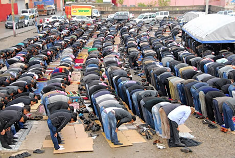 Onbinler 'Sivil Cuma' namazı kıldı galerisi resim 9