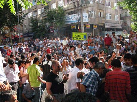 YSK'ya Diyarbakır ve Taksim'de protesto galerisi resim 17