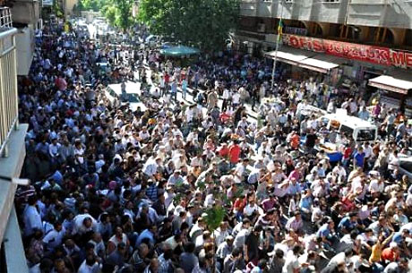 YSK'ya Diyarbakır ve Taksim'de protesto galerisi resim 23