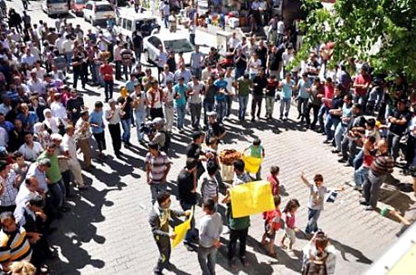 YSK'ya Diyarbakır ve Taksim'de protesto galerisi resim 28