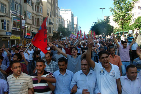 YSK'ya Diyarbakır ve Taksim'de protesto galerisi resim 33