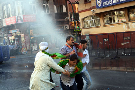YSK'ya Diyarbakır ve Taksim'de protesto galerisi resim 52