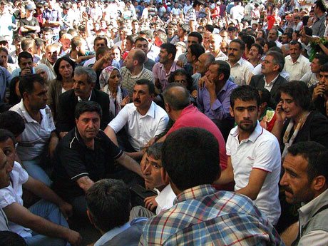 YSK'ya Diyarbakır ve Taksim'de protesto galerisi resim 7