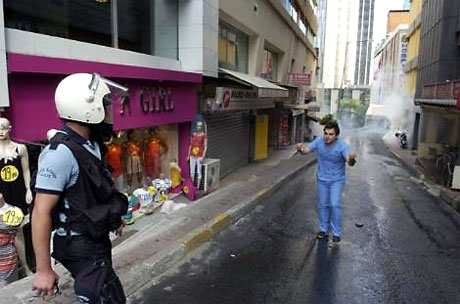 Şişli karıştı, Polisten vekillere biber gazı! galerisi resim 38