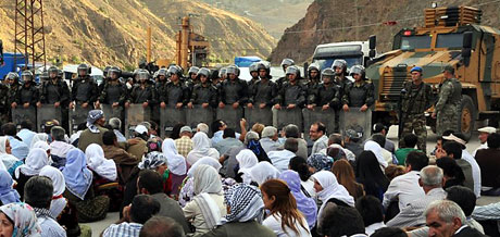 'Canlı Kalkanlara' sert müdahale galerisi resim 10