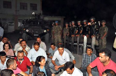 'Canlı Kalkanlara' sert müdahale galerisi resim 28