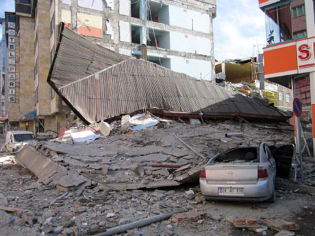 Van'da şiddetli deprem galerisi resim 24