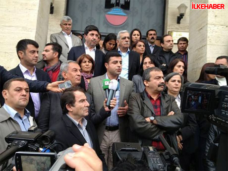 Diyarbakır'da BDP'li vekiller valiliği bastı! galerisi resim 2