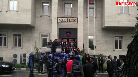Diyarbakır'da BDP'li vekiller valiliği bastı! galerisi resim 7