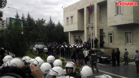 Diyarbakır'da BDP'li vekiller valiliği bastı! galerisi resim 8