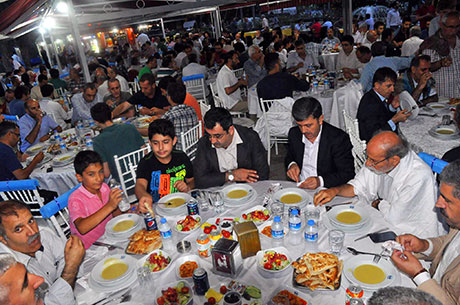 Nûbihar’ın iftar yemeğine büyük ilgi galerisi resim 1