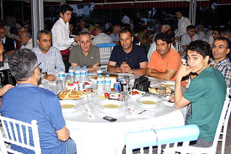 Nûbihar’ın iftar yemeğine büyük ilgi galerisi resim 15