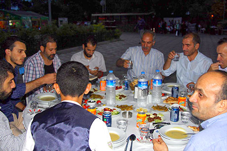 Nûbihar’ın iftar yemeğine büyük ilgi galerisi resim 22