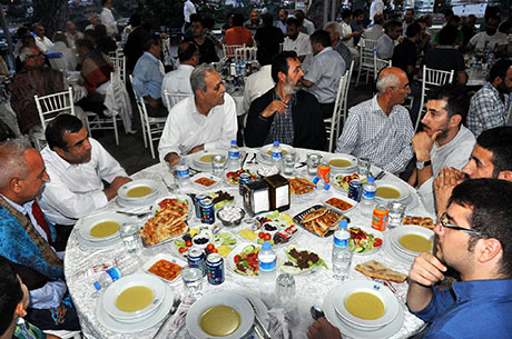 Nûbihar’ın iftar yemeğine büyük ilgi galerisi resim 28