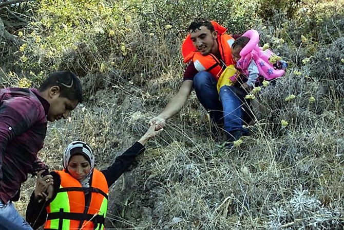 Fotoğraflarla hedefe ulaşan sığınmacıların sevinci galerisi resim 12