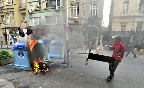 İstiklal Caddesi Savaş Alanına Döndü galerisi resim 1