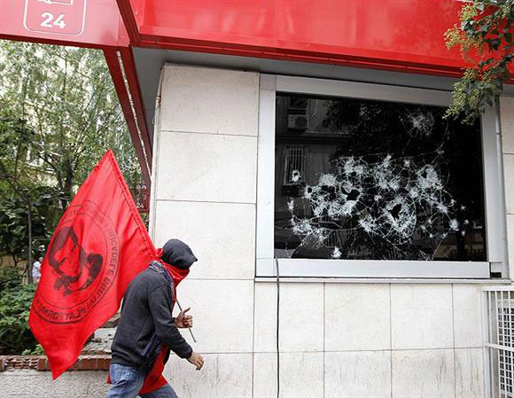 İstiklal Caddesi Savaş Alanına Döndü galerisi resim 15