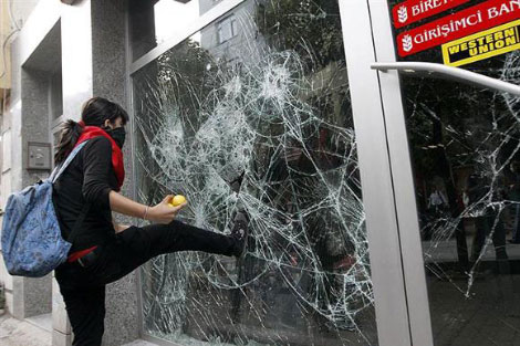 İstiklal Caddesi Savaş Alanına Döndü galerisi resim 18