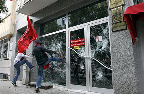 İstiklal Caddesi Savaş Alanına Döndü galerisi resim 20