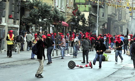 İstiklal Caddesi Savaş Alanına Döndü galerisi resim 3