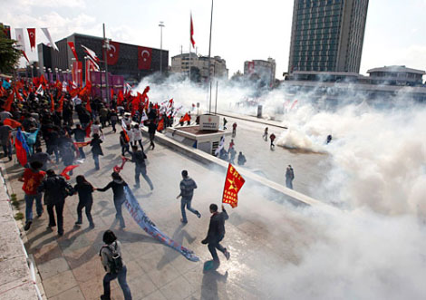 İstiklal Caddesi Savaş Alanına Döndü galerisi resim 5