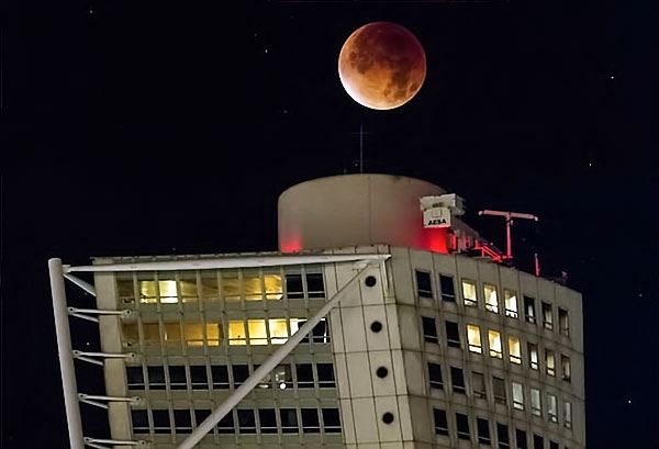 Reuters objektifinden ‘Süper Ay’ manzaraları galerisi resim 16