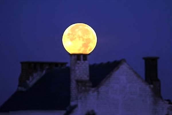 Reuters objektifinden ‘Süper Ay’ manzaraları galerisi resim 3